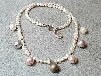 Pärlcollier med odlade sötvattenpärlor, hängande kulor, ca 43 cm, 925-silver 