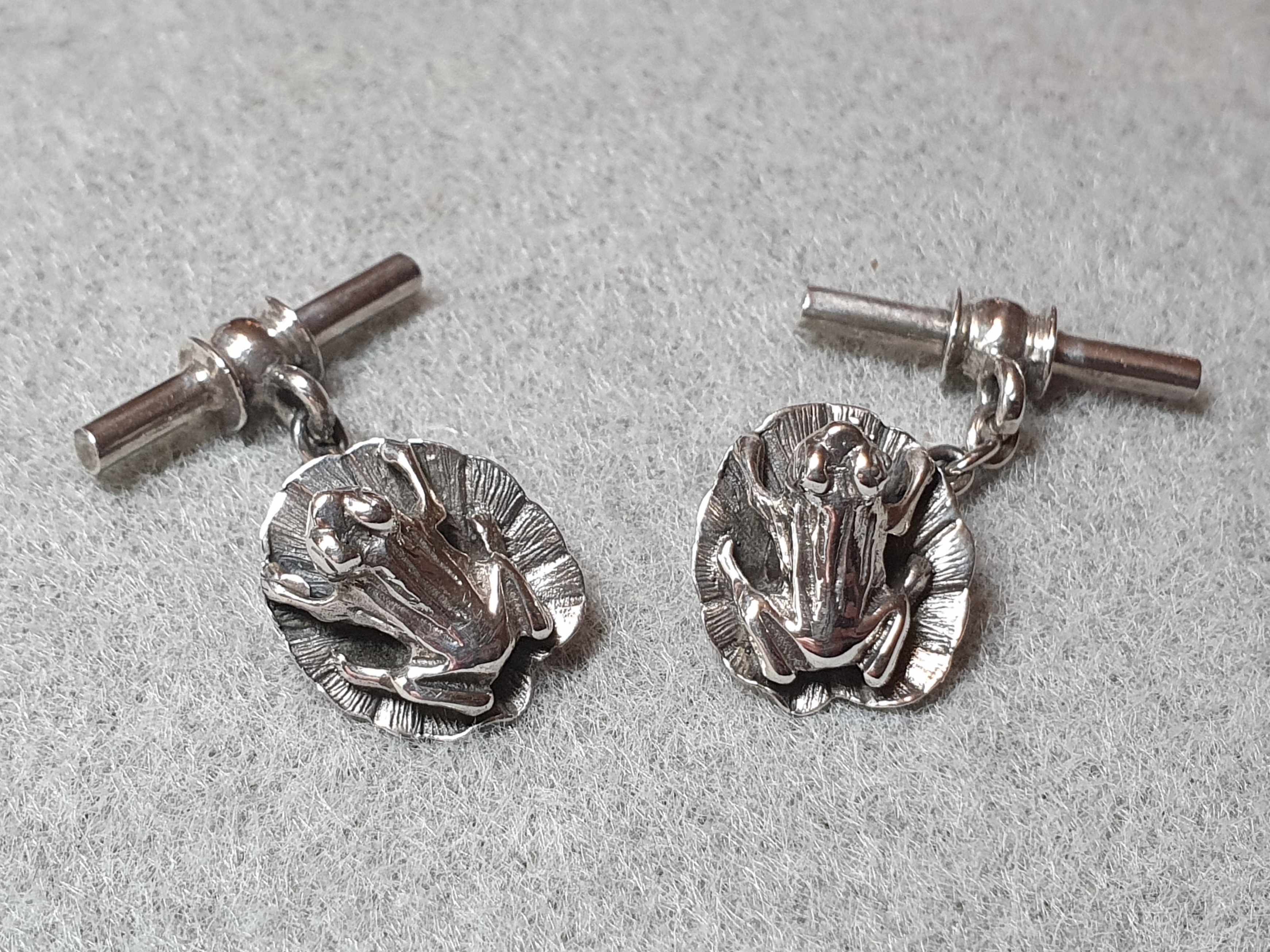 Cufflinks, frog on leaf, Sterling silver