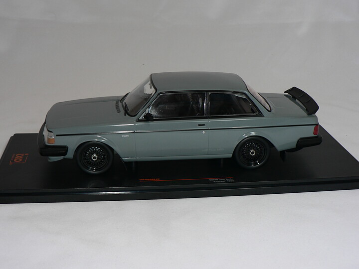 Volvo 240 Turbo  1985  Custom  1:18  IXO