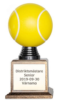 Tennisboll på antik guldsockel