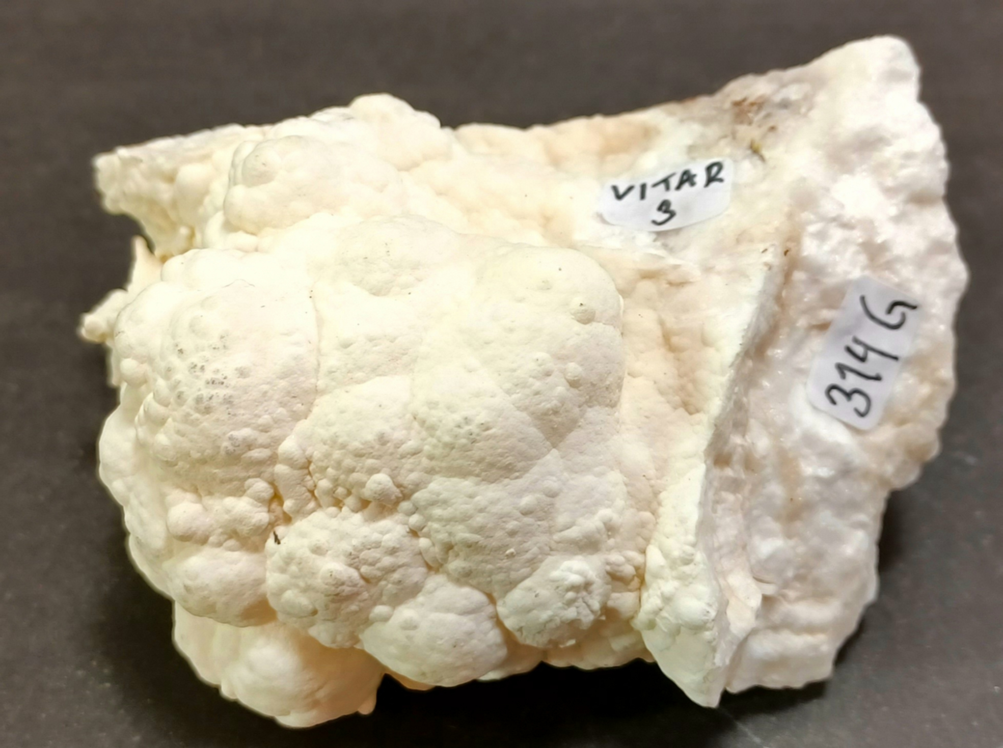 Vit Aragonit Kluster (Grottkalcit) - VITAR3