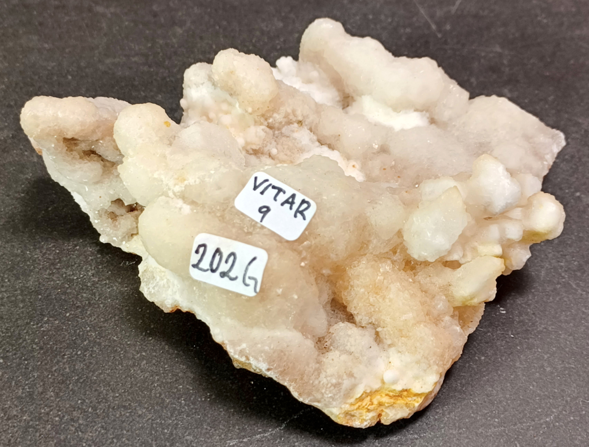 Vit Aragonit Kluster (Grottkalcit) -  VITAR9