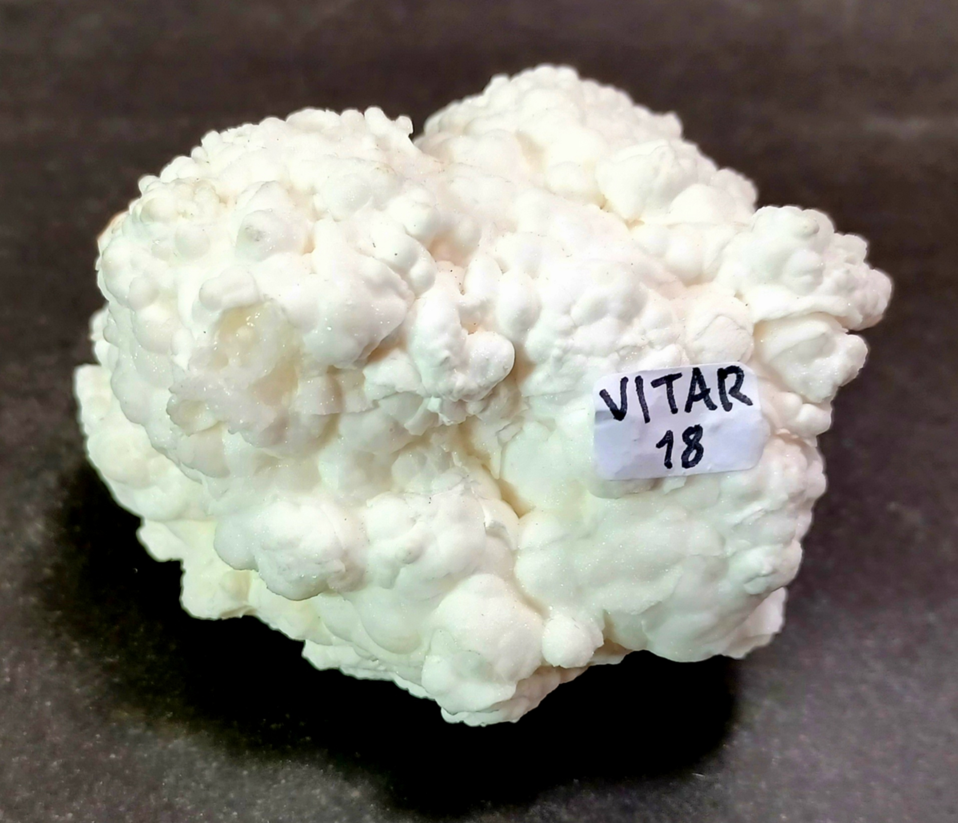 Vit Aragonit Kluster (Grottkalcit) -  VITAR18