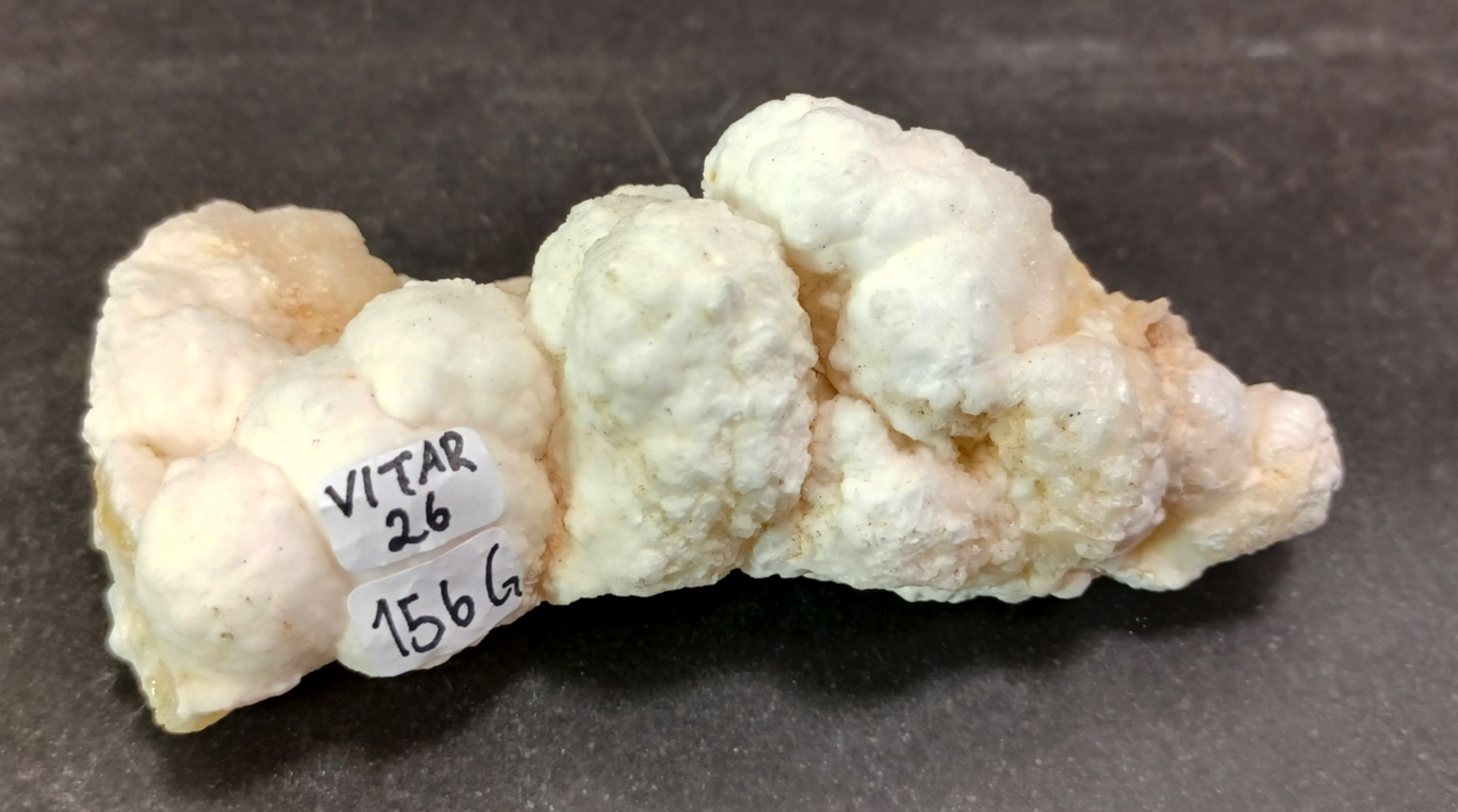 Vit Aragonit Kluster (Grottkalcit) -  VITAR26