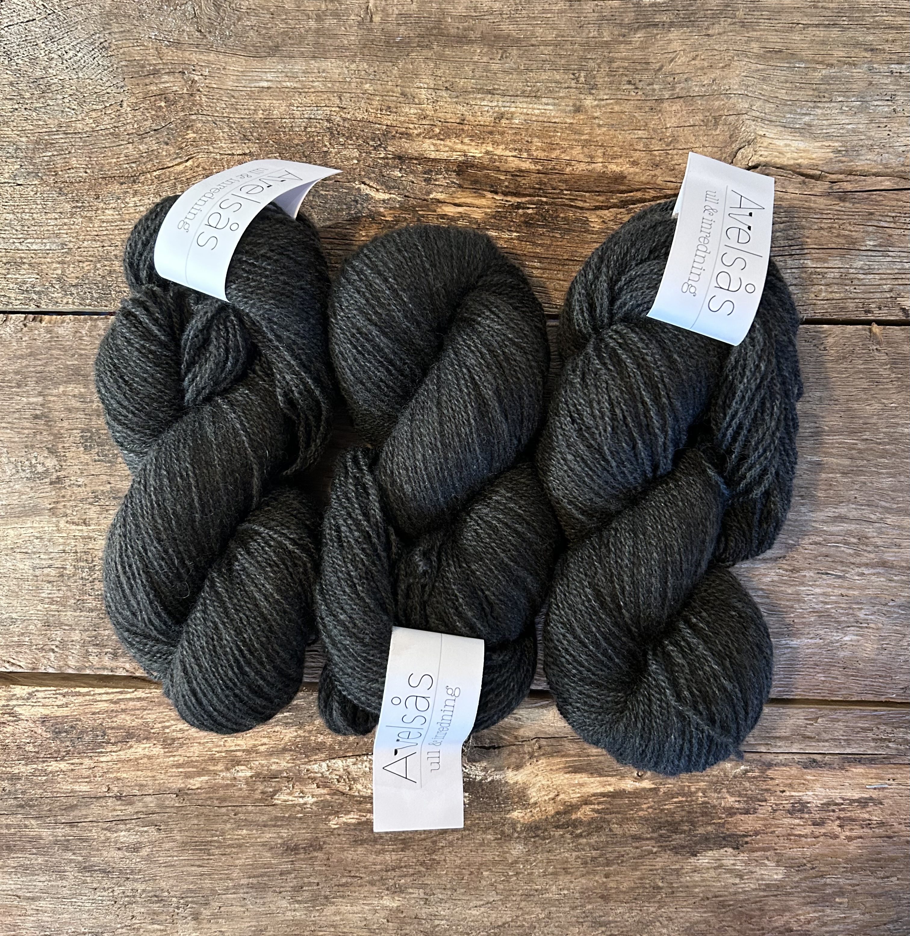 Middle of the night, 2-strand hand-dyed fine wool yarn