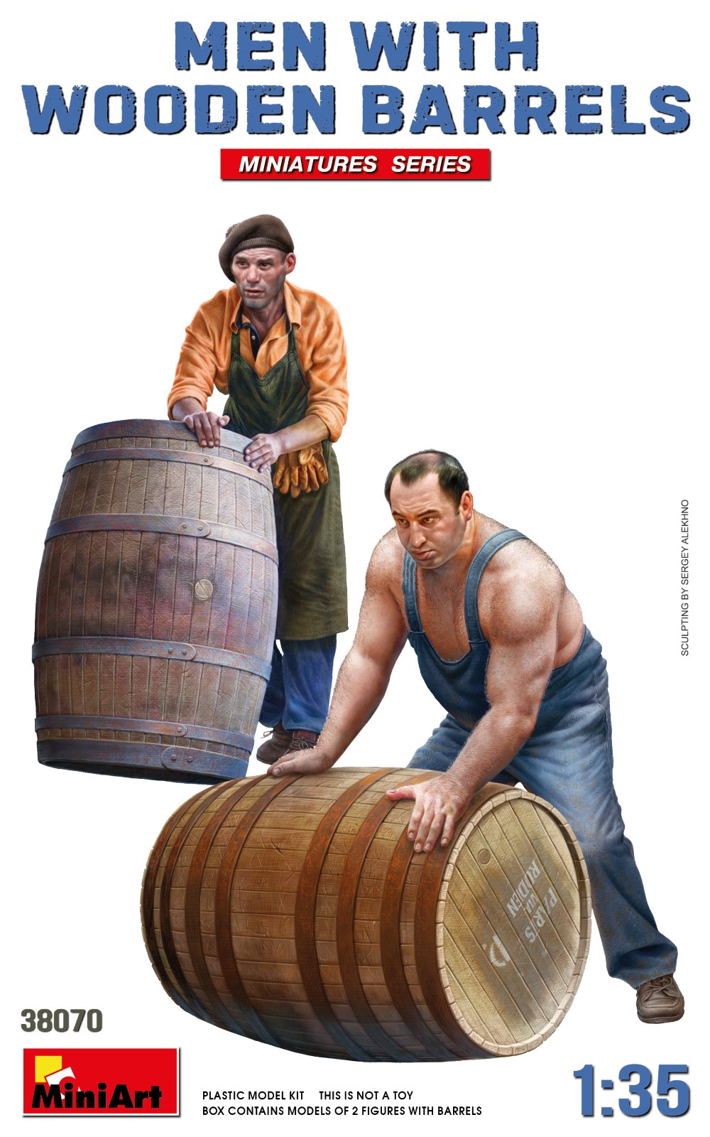 1/35 Men with Wooden Barrel