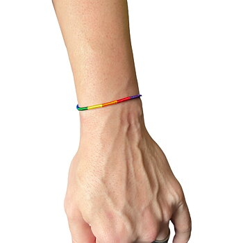 Pridearmband eller fotband handknutet