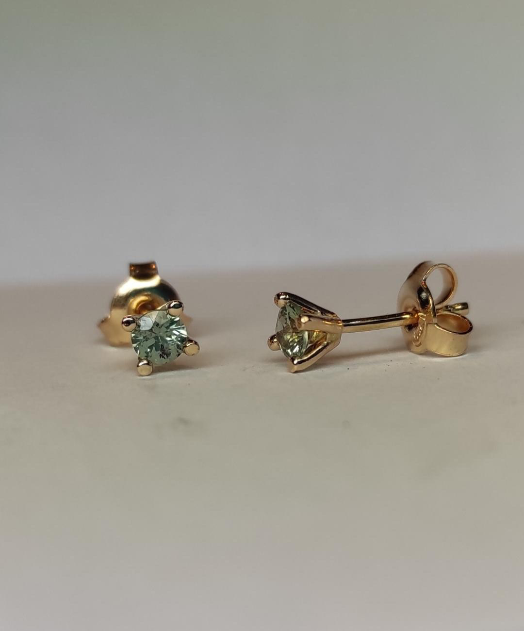 Örhängen grön safir 2x0,15 ct guld 