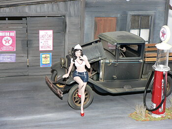 Figur Sandra  1:24  American Diorama  (Bil ingår ej)