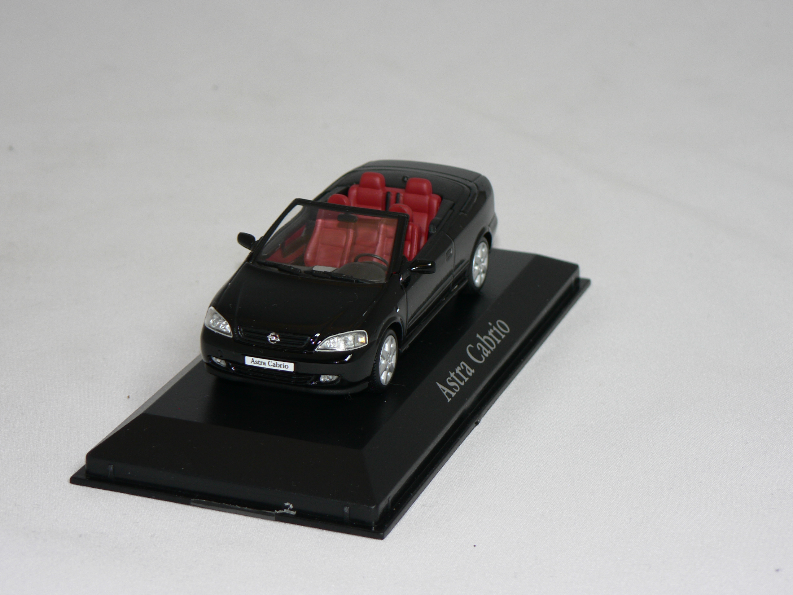 Opel Astra F Cabriolet   1:43  Opel Collection 