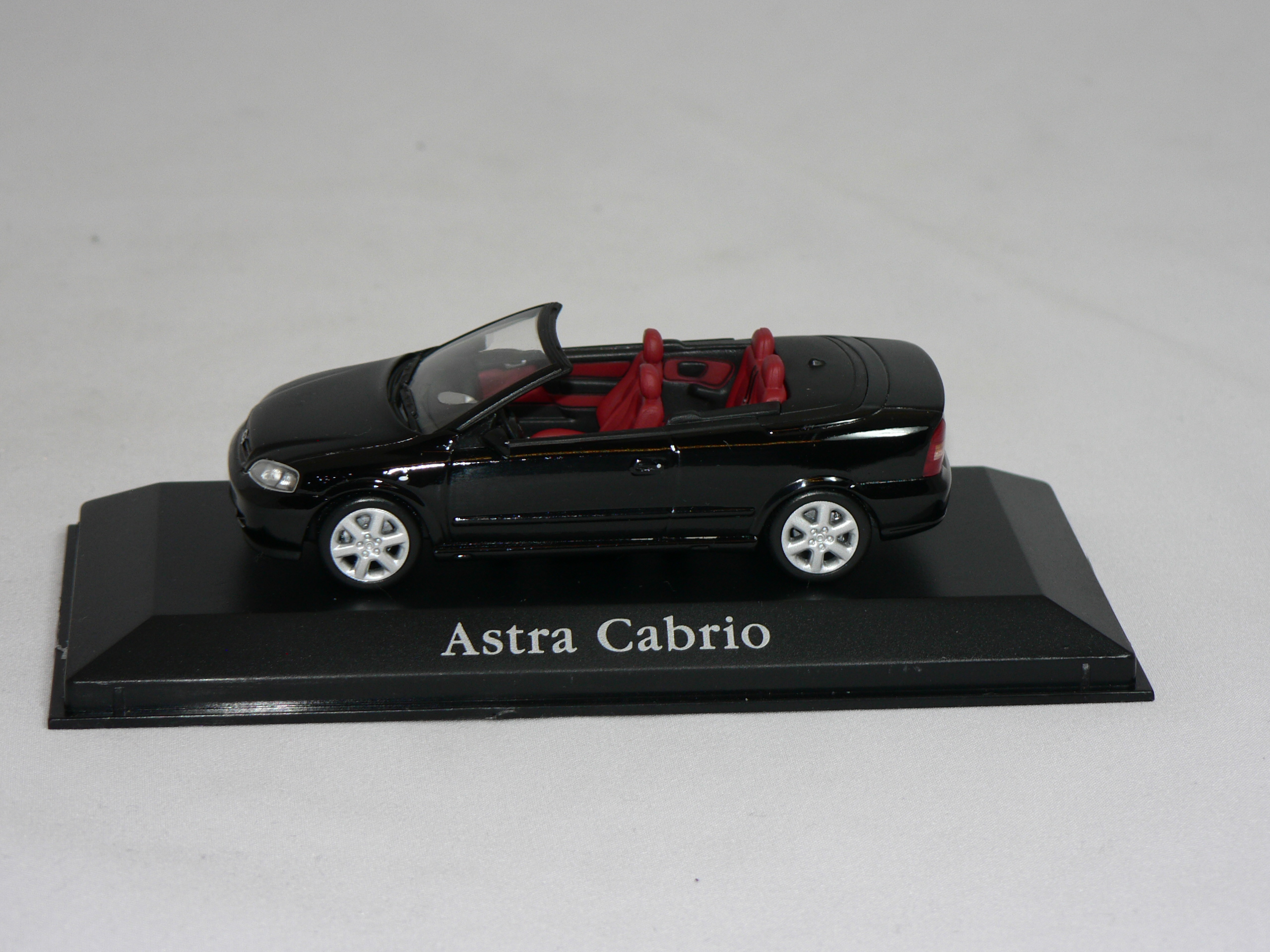 Opel Astra F Cabriolet   1:43  Opel Collection  - 3