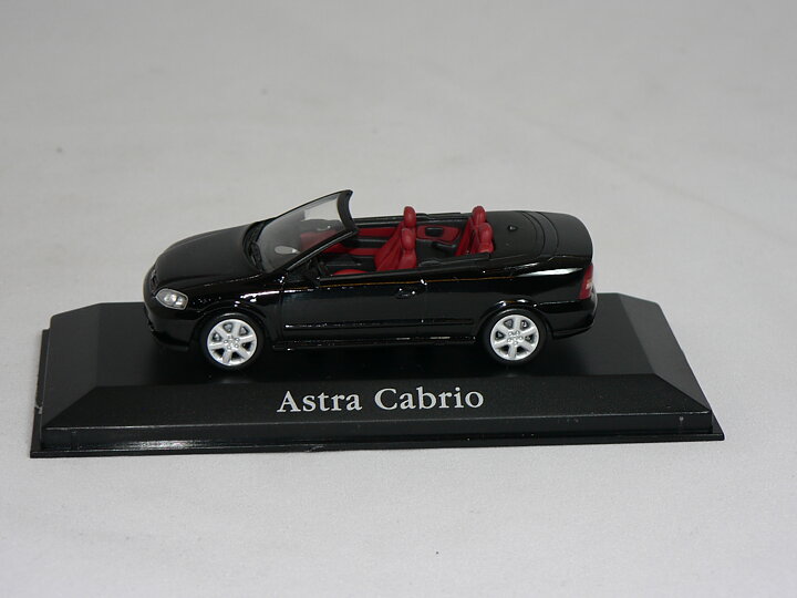 Opel Astra F Cabriolet   1:43  Opel Collection 