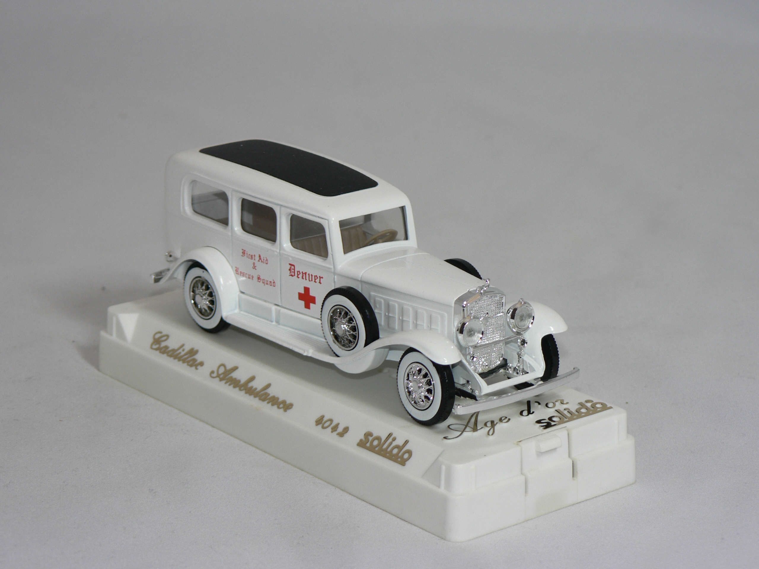 Cadillac  Van Ambulance  1930  1:43  Solido