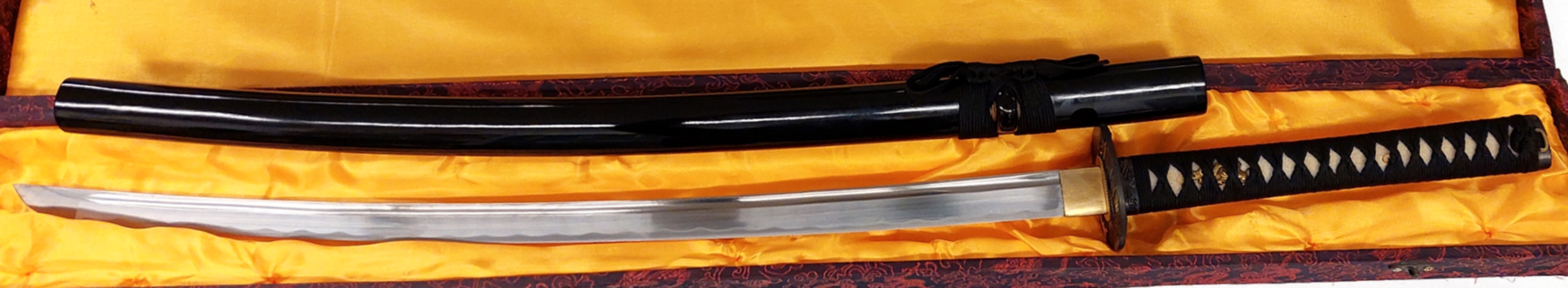 Handsmidda samurai svärd (Katana)  -  Samurai med Drake Tsuba