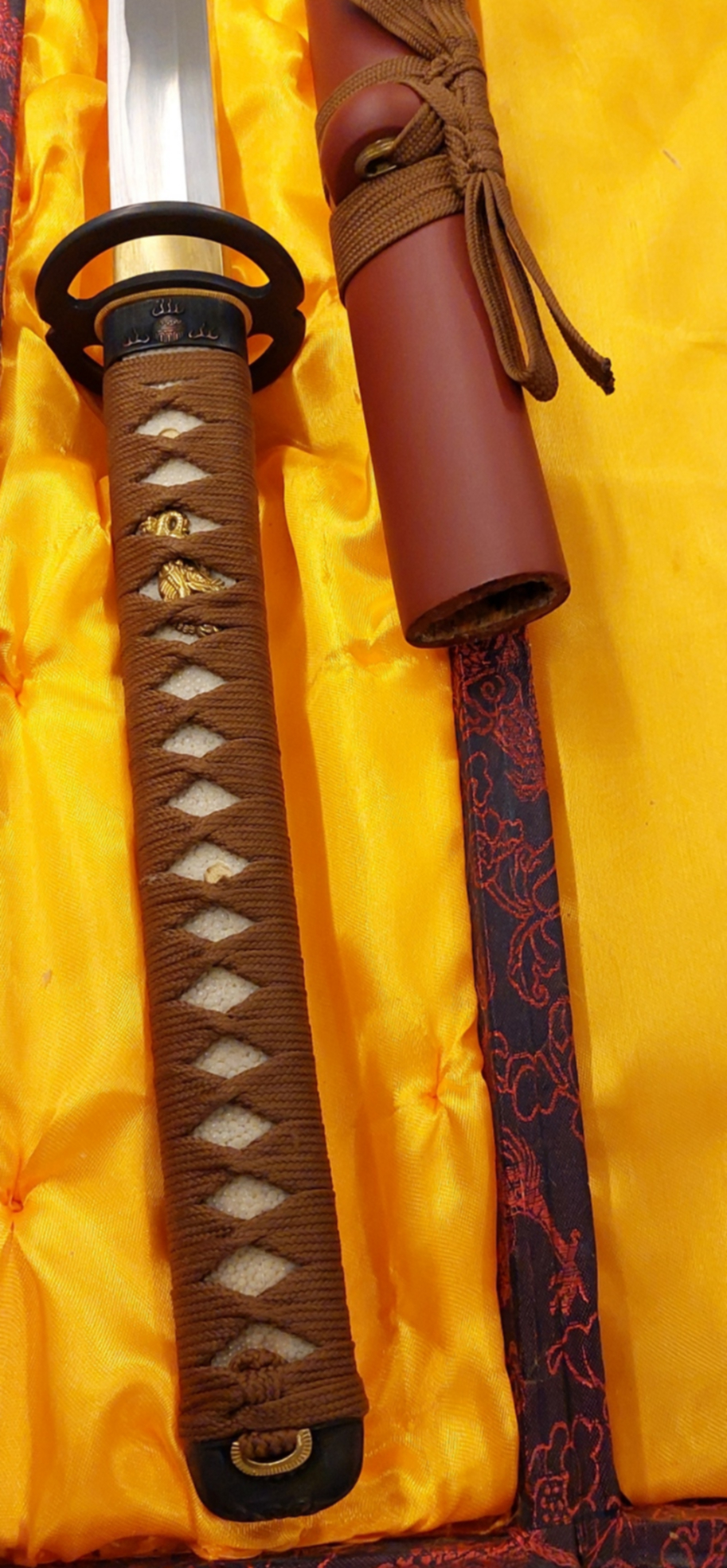 Handsmidda samurai svärd (Katana)  -  Tegelröd  - 2