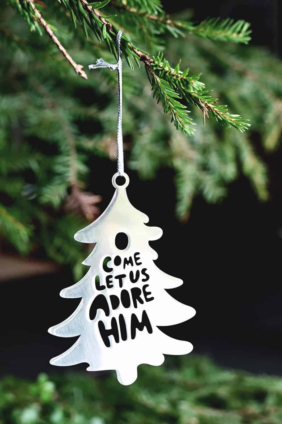 JULHÄNGE I ROSTFRITT STÅL: O, COME LET US ADORE HIM - 2
