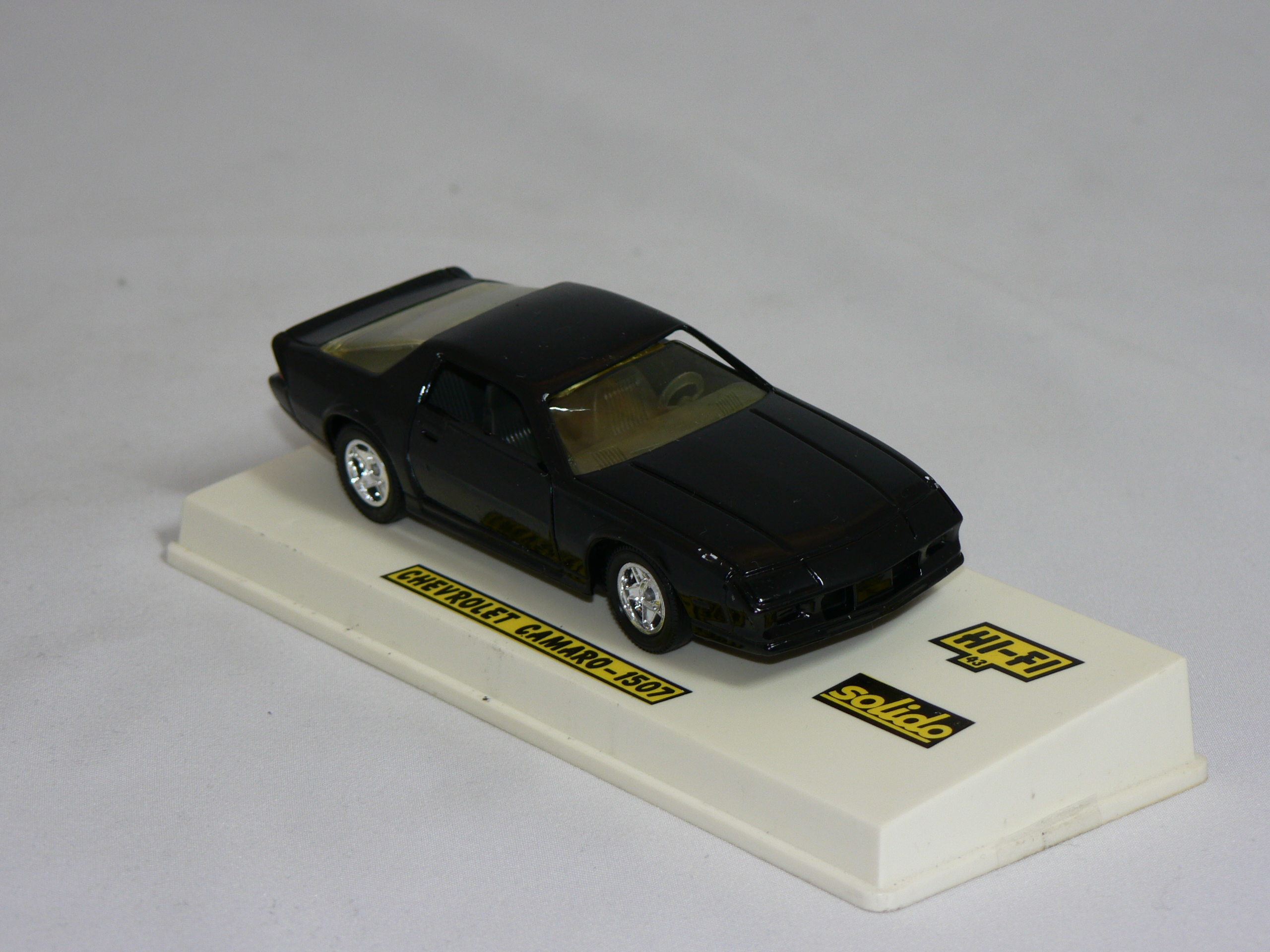 Chevrolet Camaro    1:43  Solido