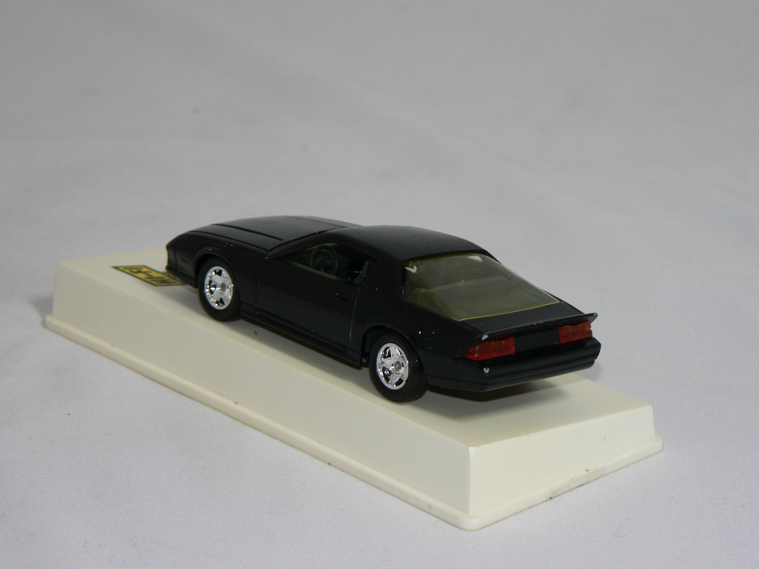 Chevrolet Camaro    1:43  Solido - 2