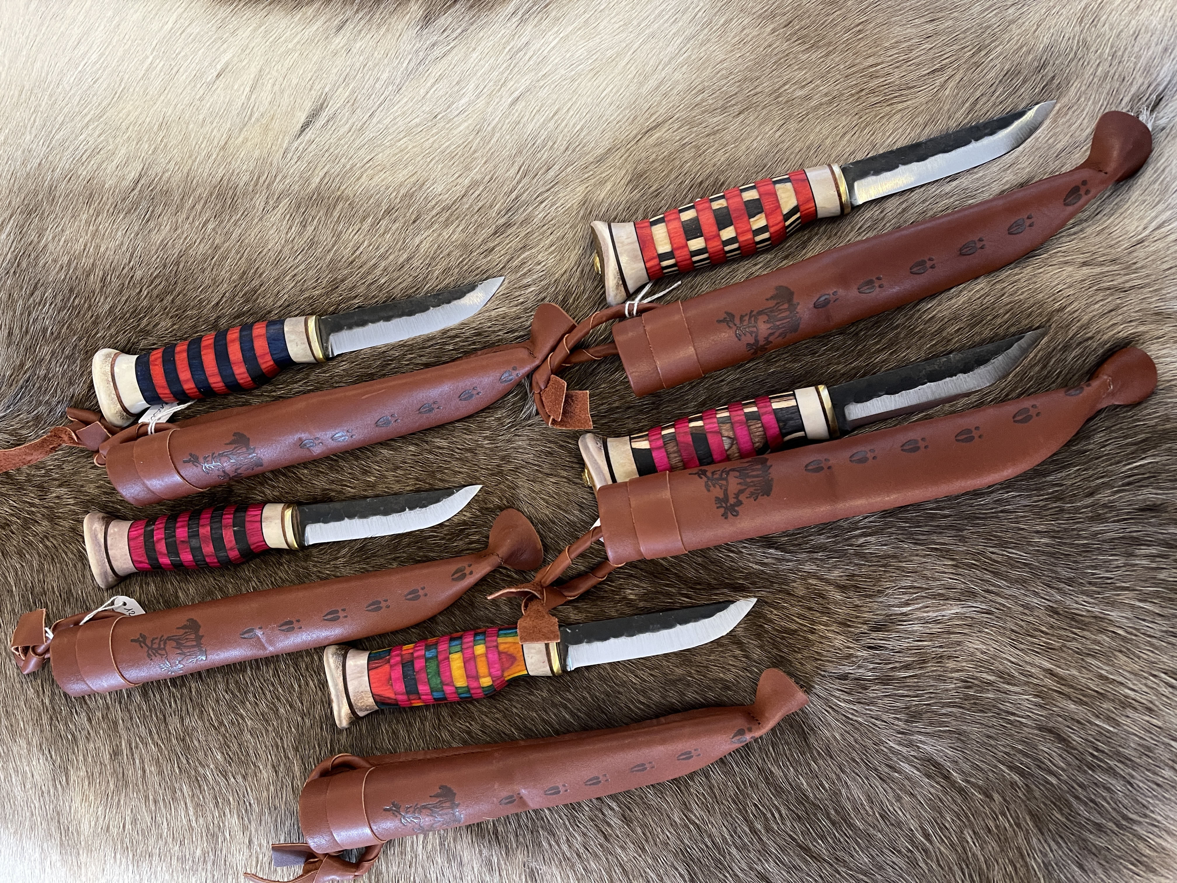 Färg randig kniv