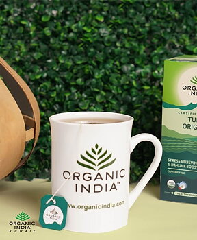 Gift Box with a Cup and 2 Teas