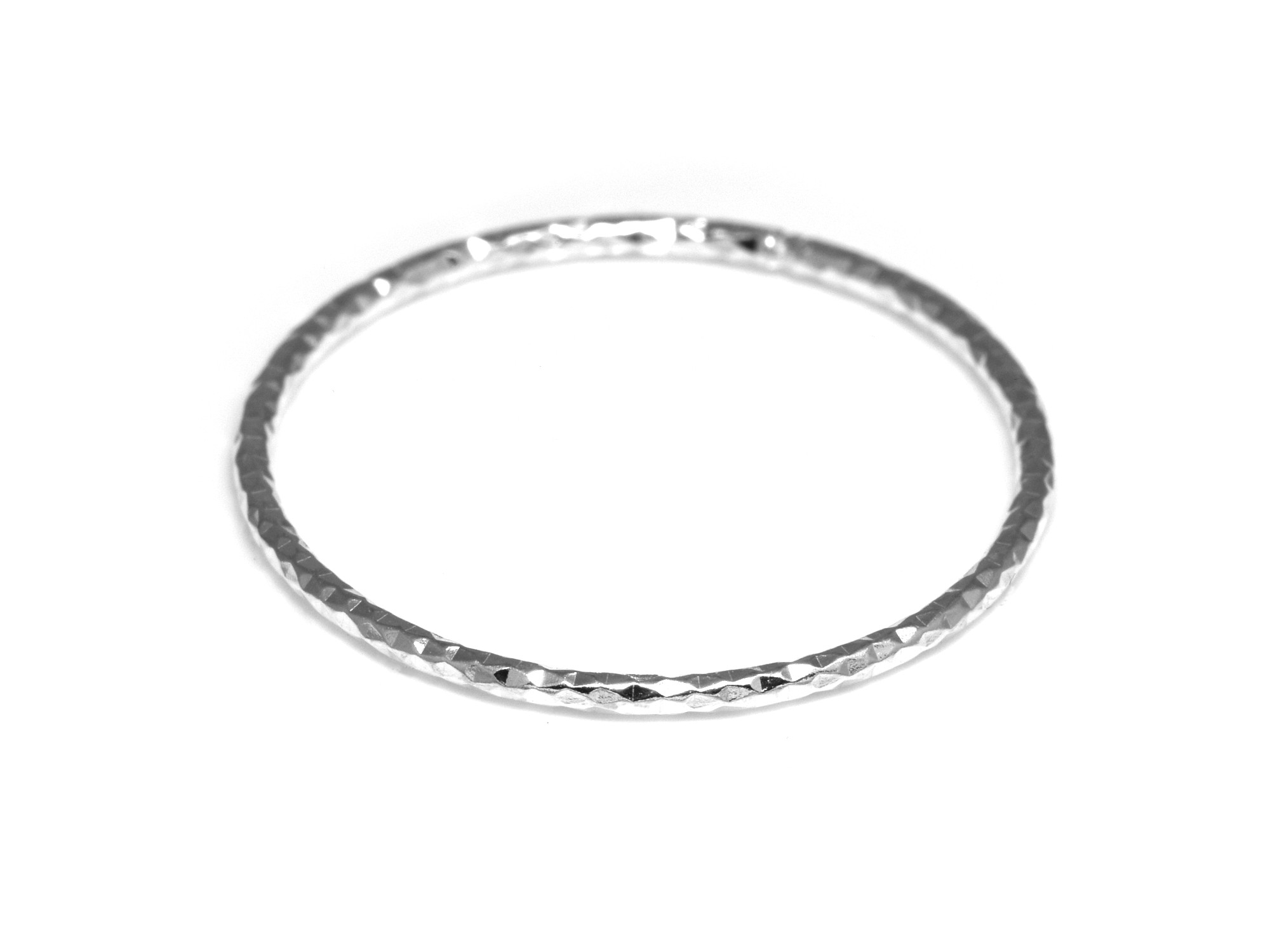 Enkel Tunn Ring i Äkta 925 Silver med Hamrad Textur, Modernt Avskalat Hamrat Smycke