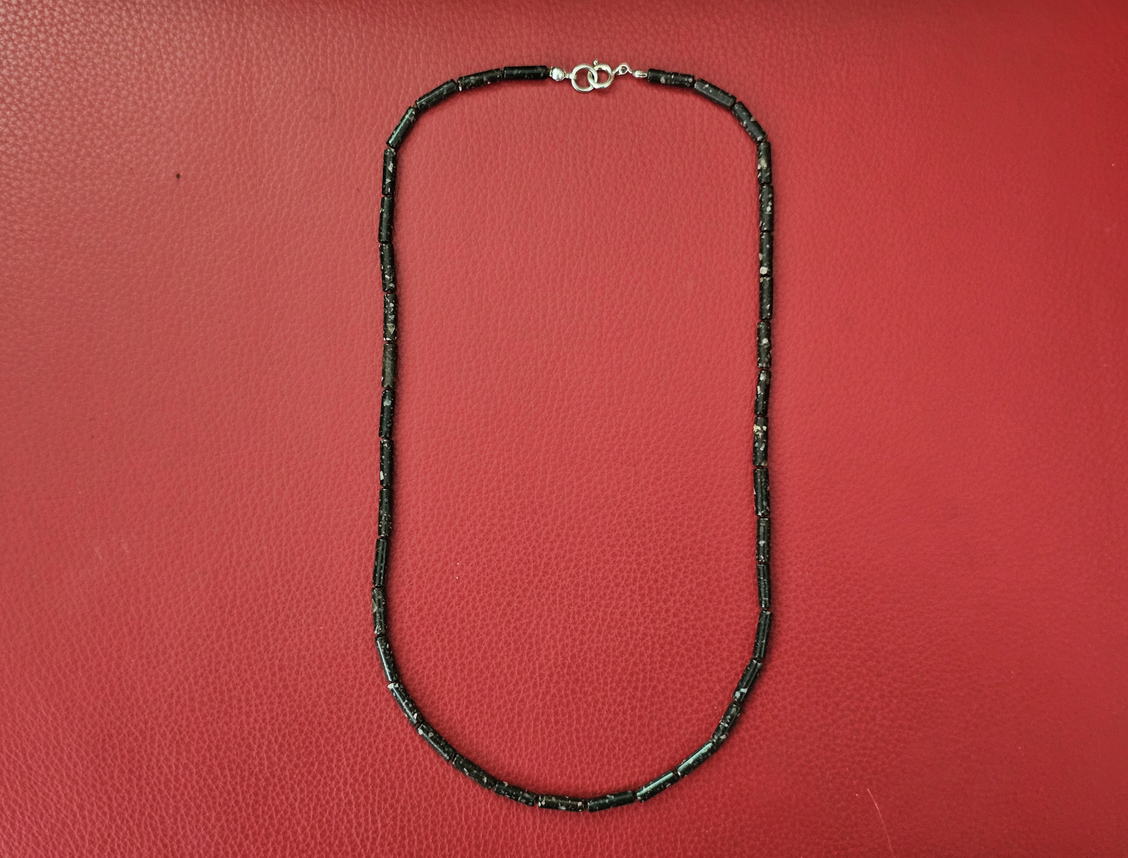 Necklace knotted with Porfhyry, sterling silver clasp