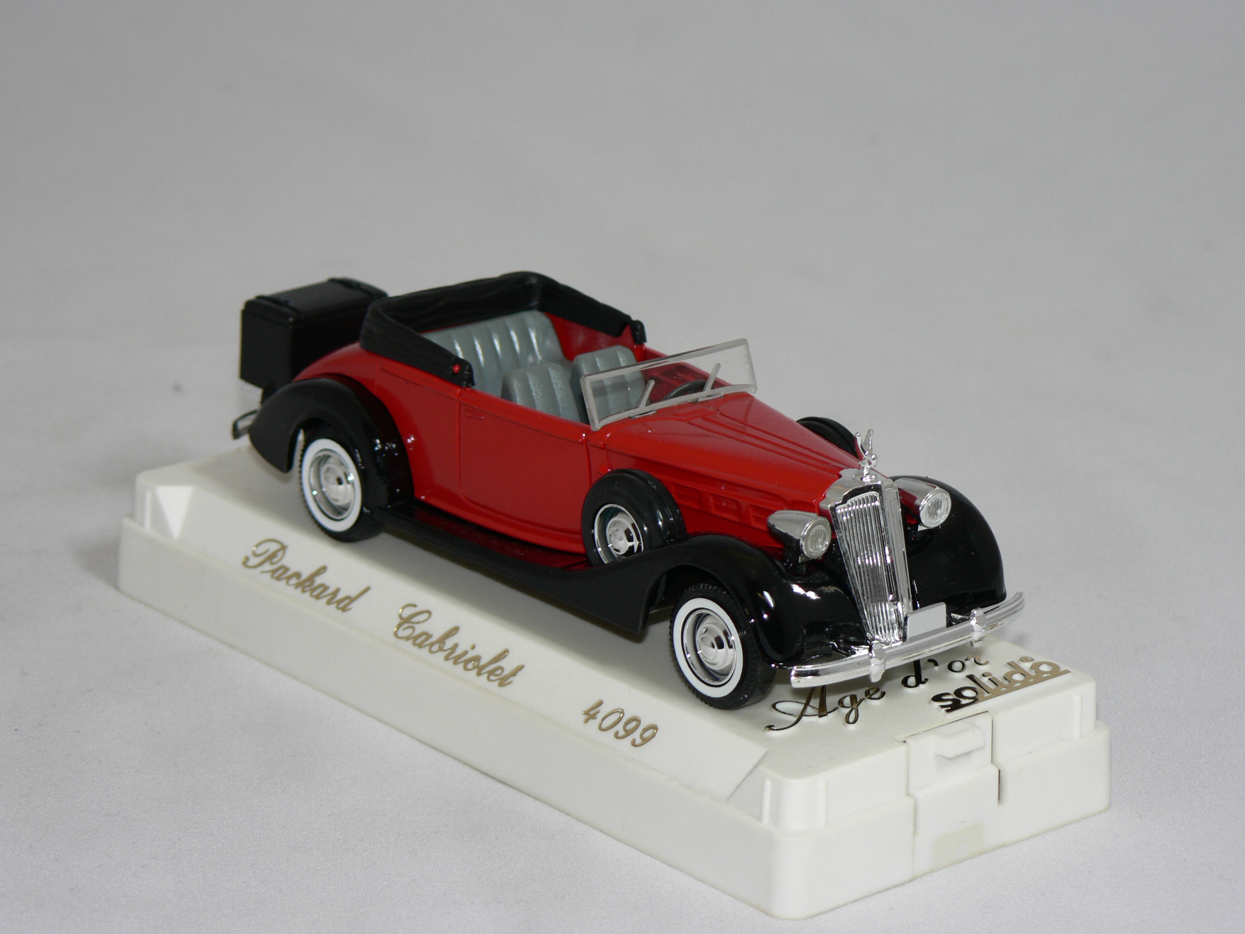 PACKARD - CABRIOLET 1937  1:43  Solido