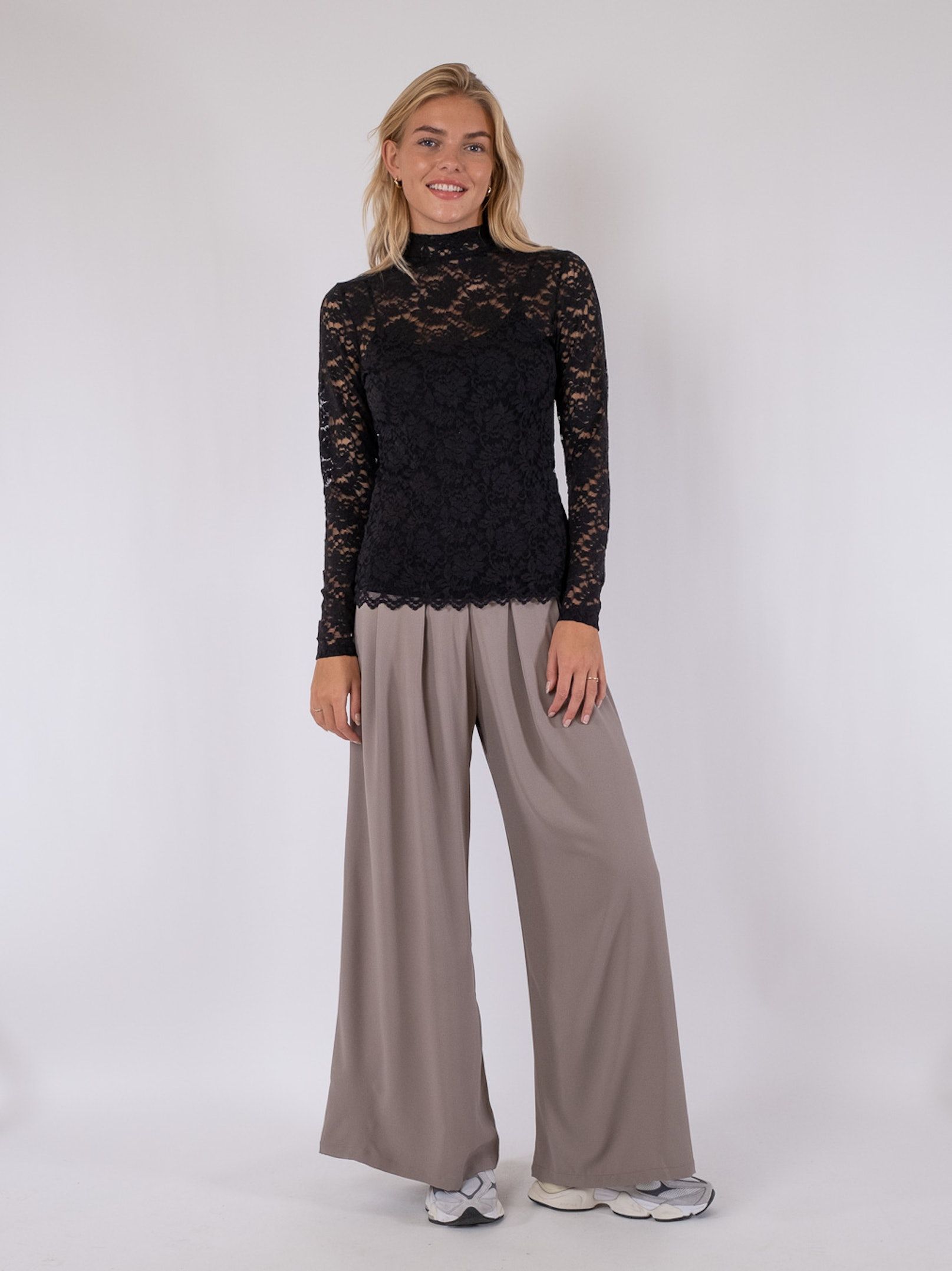Neo Noir Liza Laceflower Blouse - 2