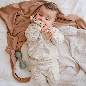 Mushie ribbstickade babyfilt, Brun 89x89cm