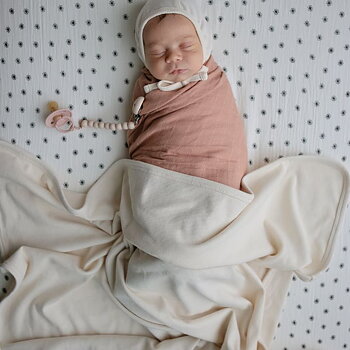 Mushie ribbstickade babyfilt, Benvit 89x89cm