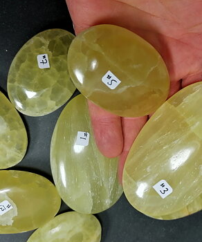 Pebbles "No Worry Stone" - Gul Kalcit