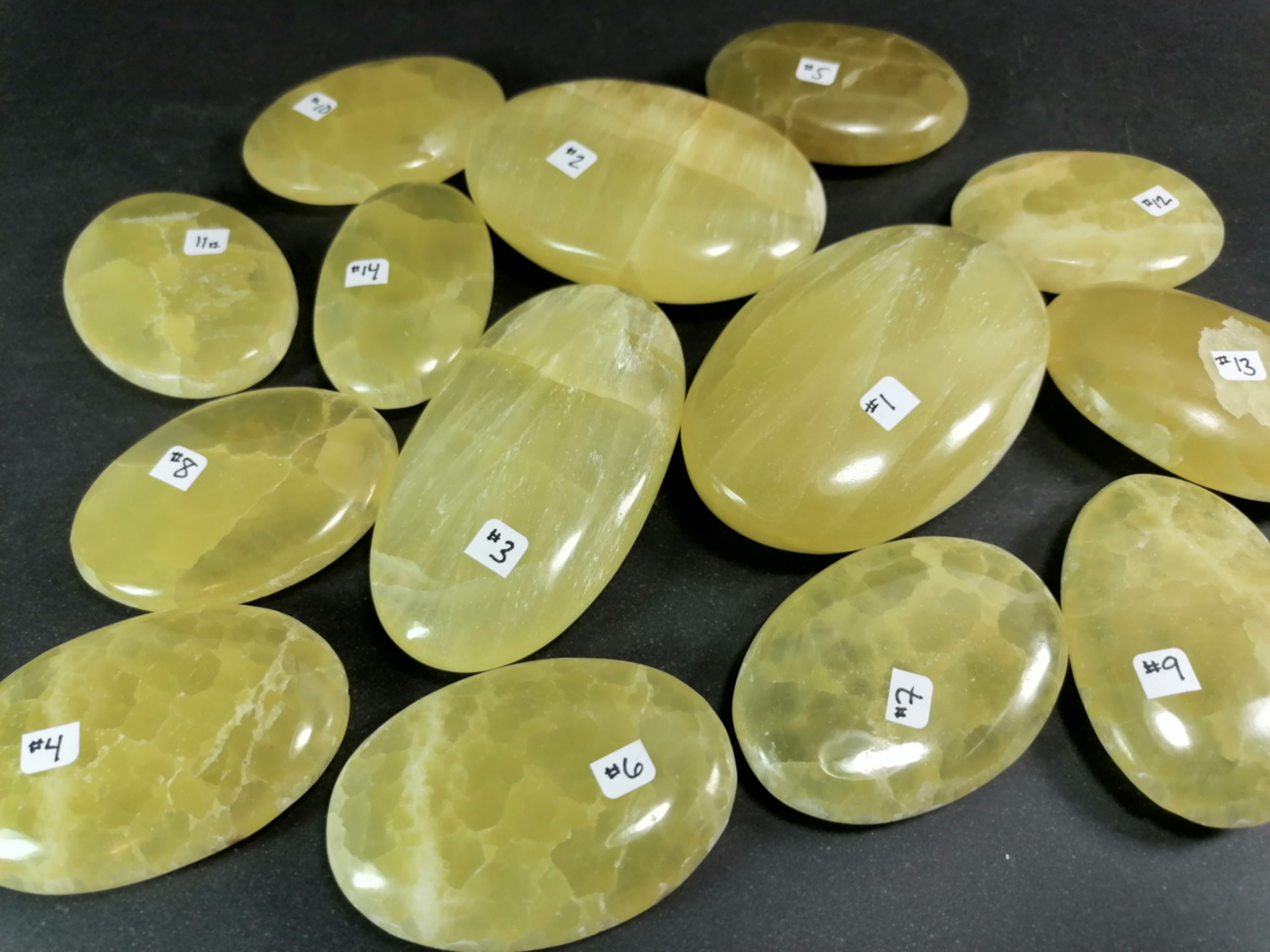 Pebbles "No Worry Stone" - Gul Kalcit