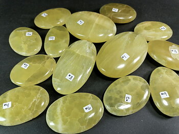 Pebbles "No Worry Stone" - Gul Kalcit