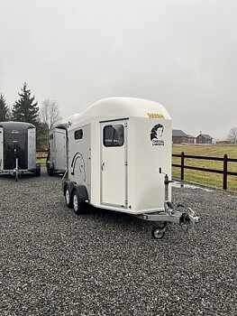 Begagnat hästsläp Cheval Gold III 2020 i mycket gott skick – inköpt och sålt av Equistore.