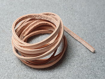 Reindeer leather light 3mm. approx. 1m.
