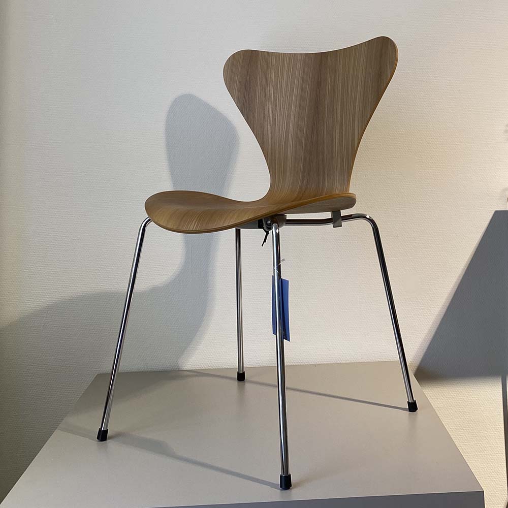 Series 7™ 3107 Chair (Weneer Elm/Chrome) - Design bargain/Disply Item* - Fritz Hansen