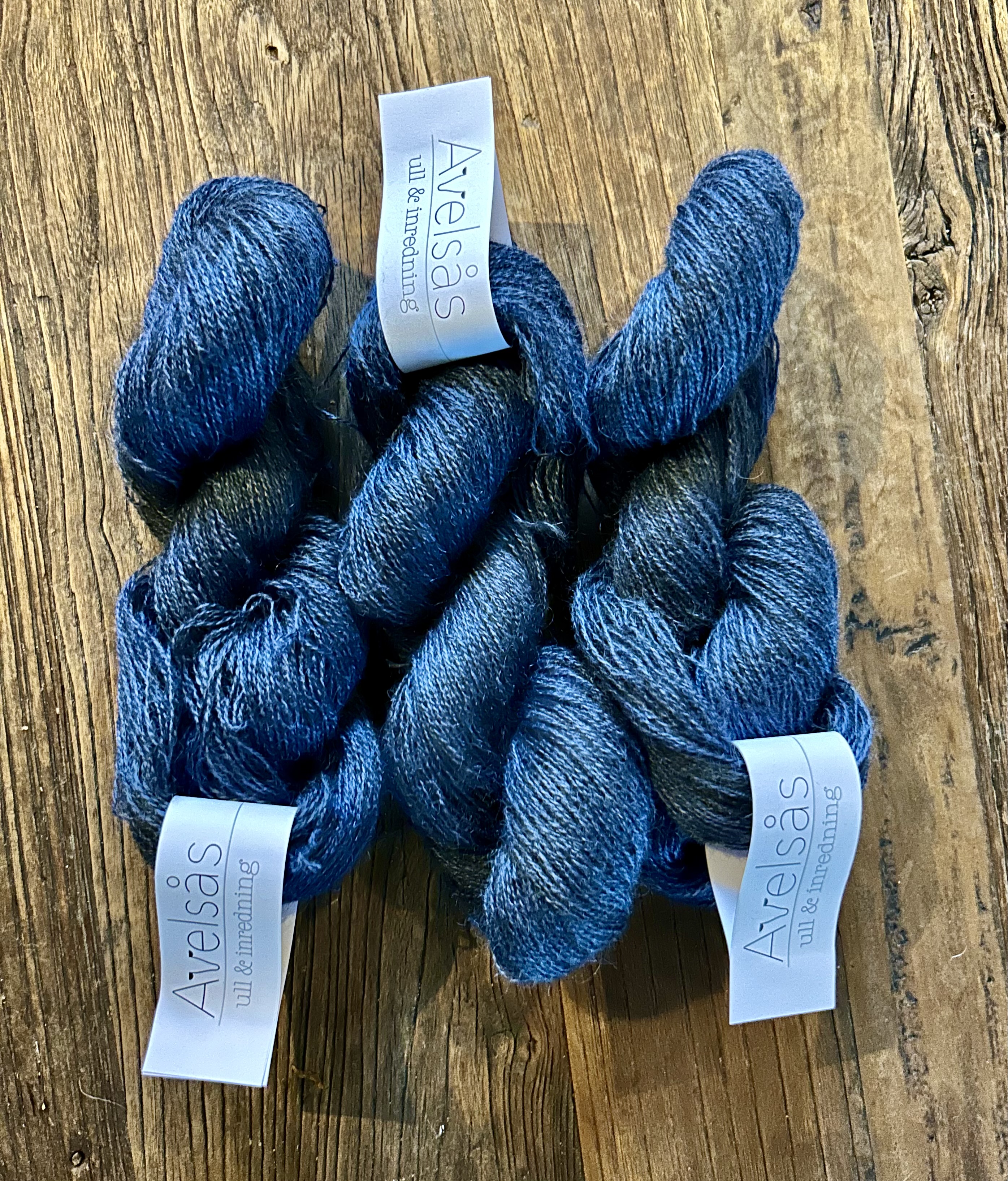 2-thread sock yarn For blue frozen feet