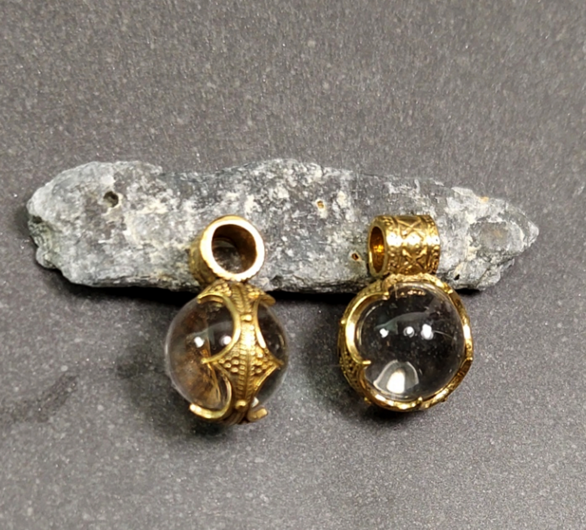 Gotlandskula i Brons och Bergkristall - Fröjelkula  - 15mm Klot