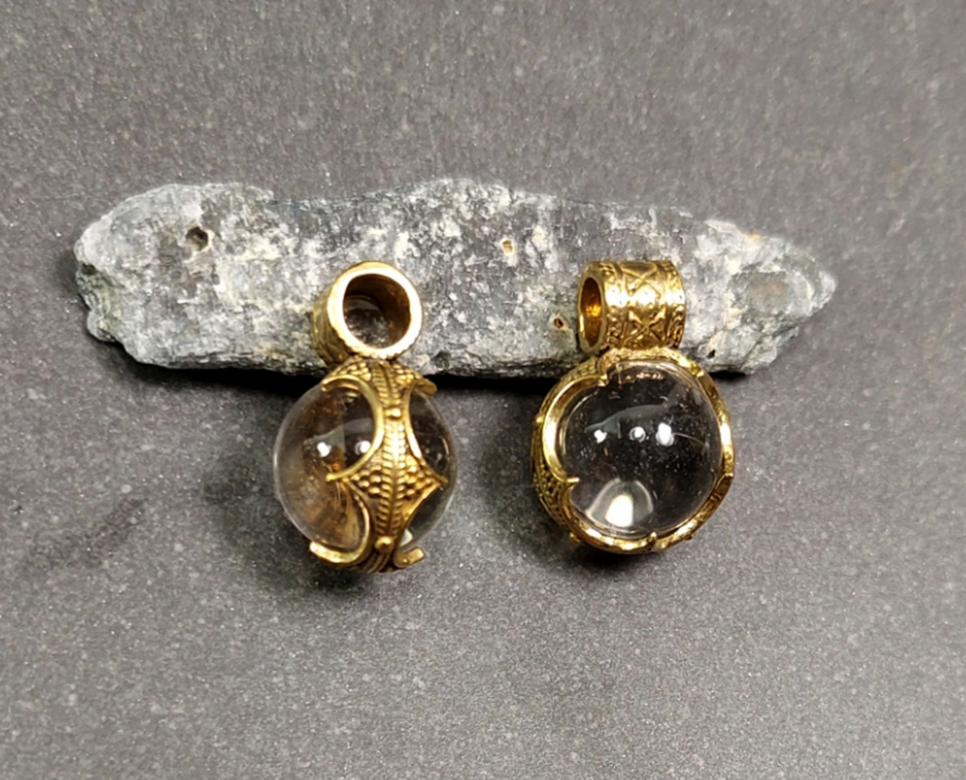 Gotlandskula i Brons och Bergkristall - Fröjelkula  - 10mm Klot