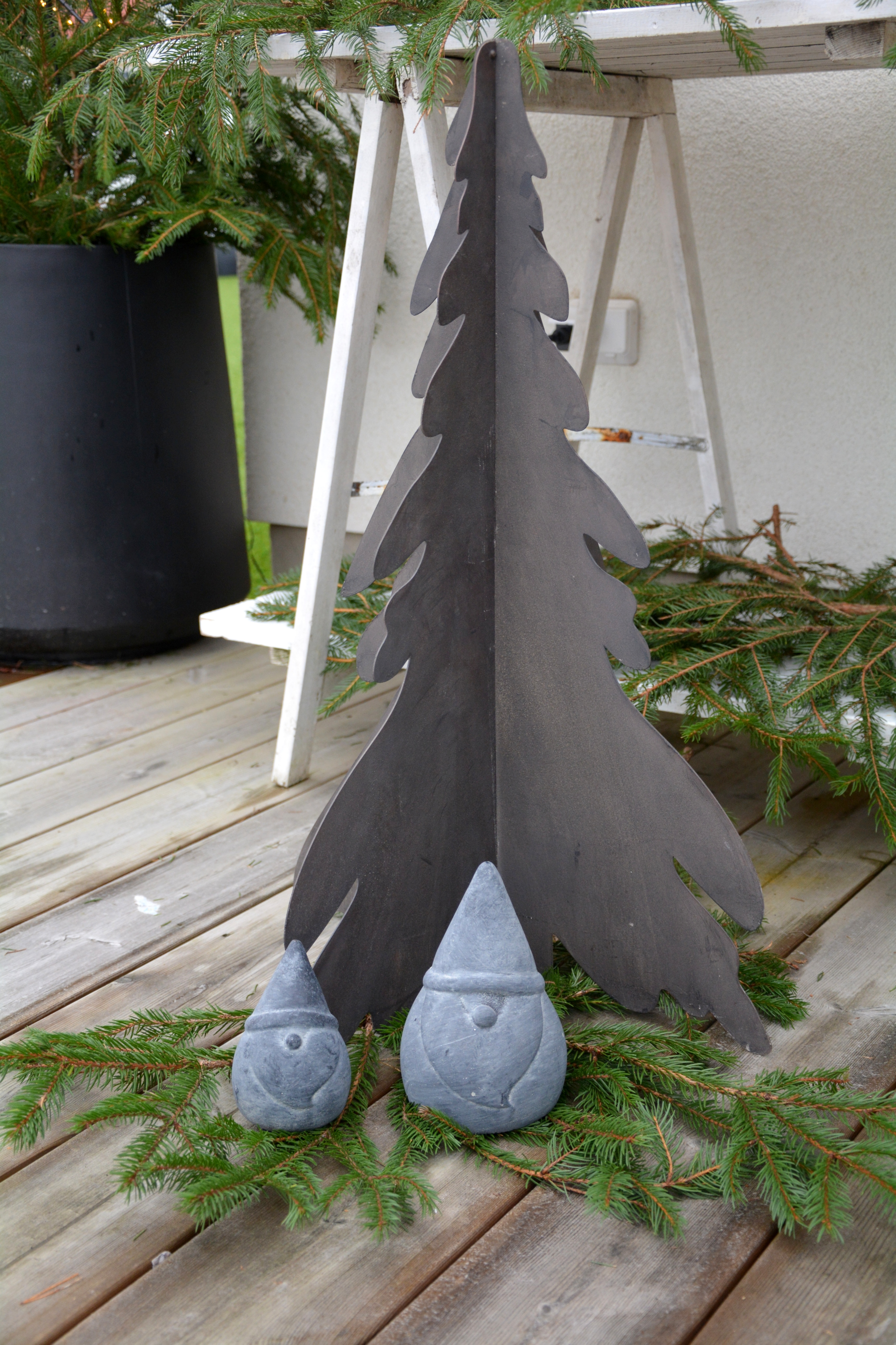 Tomte Aston i betong mörkgrå liten 13 cm - 3
