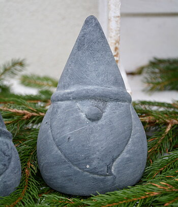 Tomte Aston i betong mörkgrå stor 18 cm
