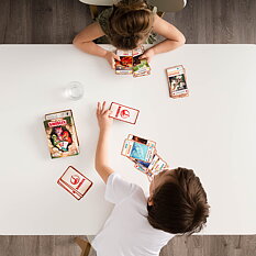Dinodeck korttipeli