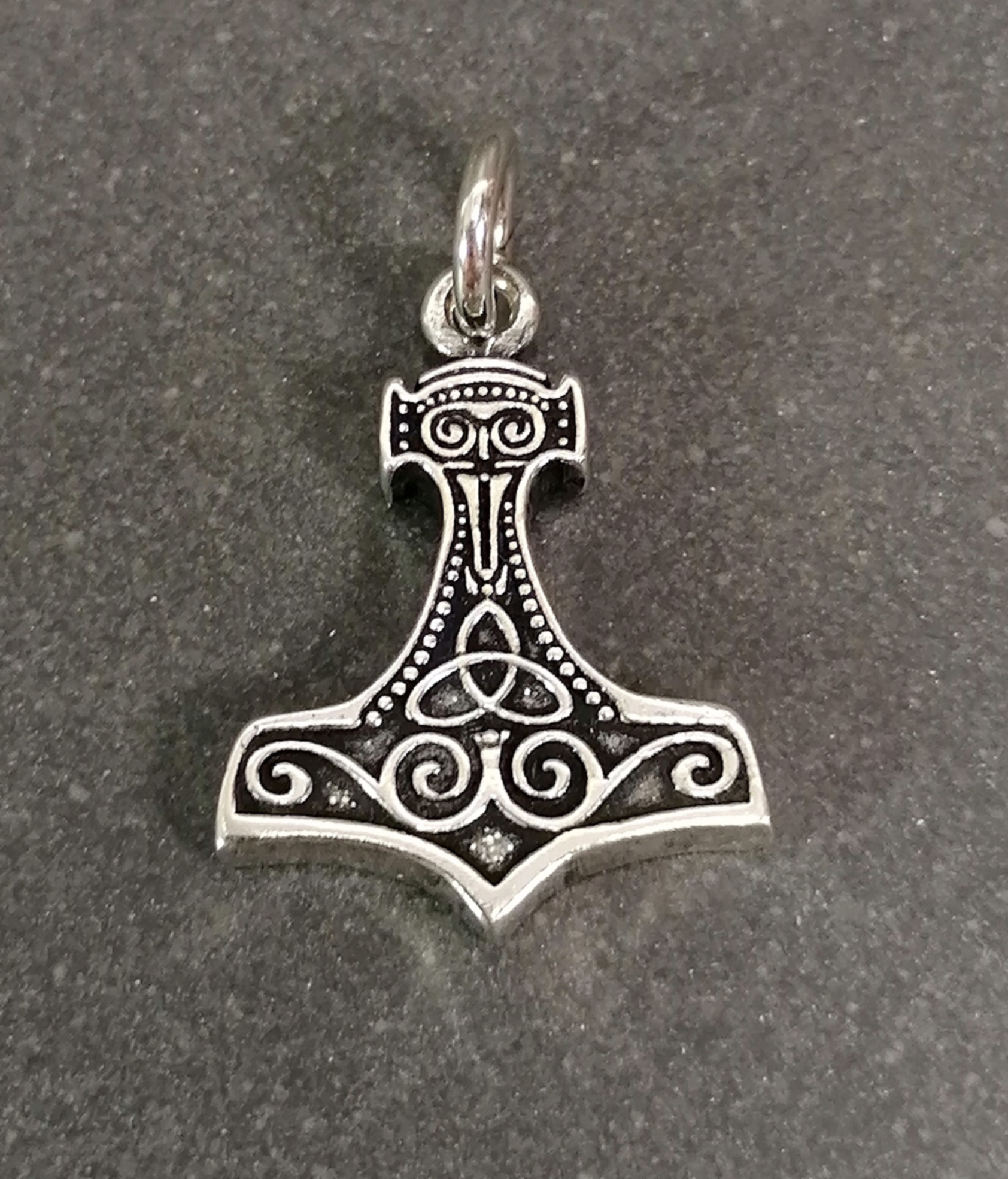 Tors Hammare med Triquetra - Hänge i Silver - Mini