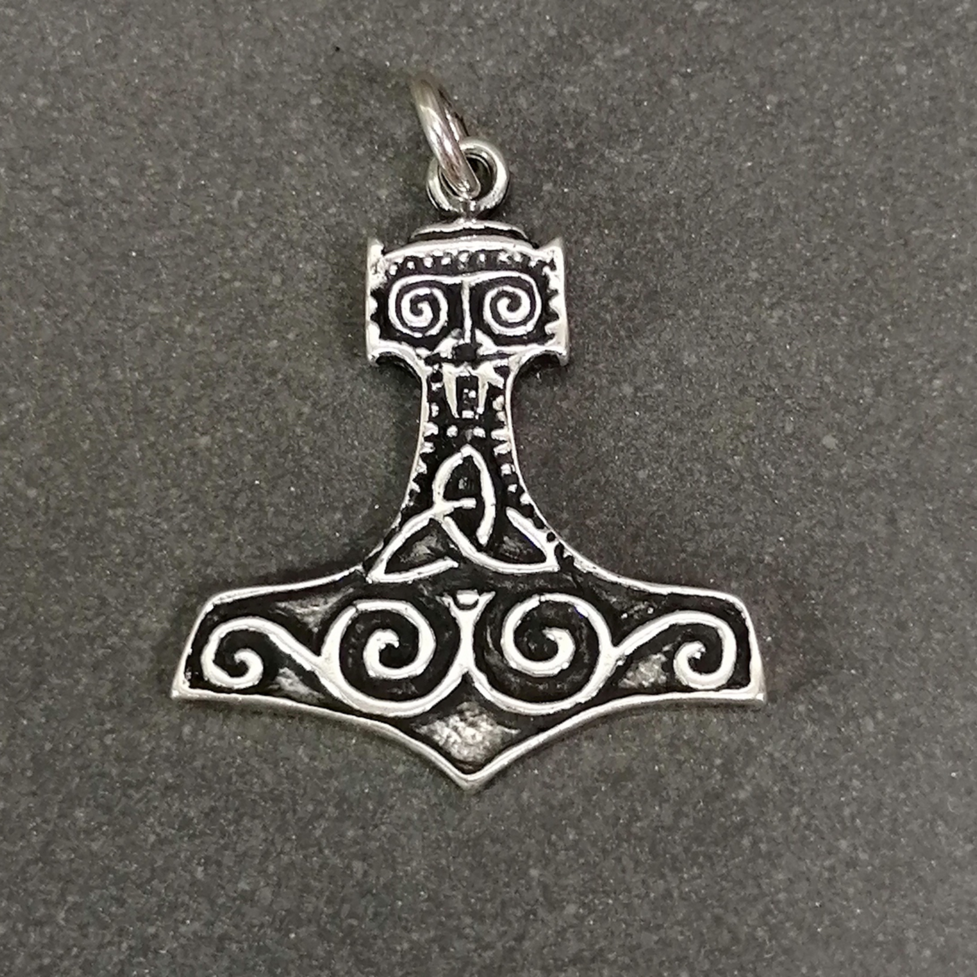 Tors Hammare med Triquetra - Hänge i Silver - Mellan