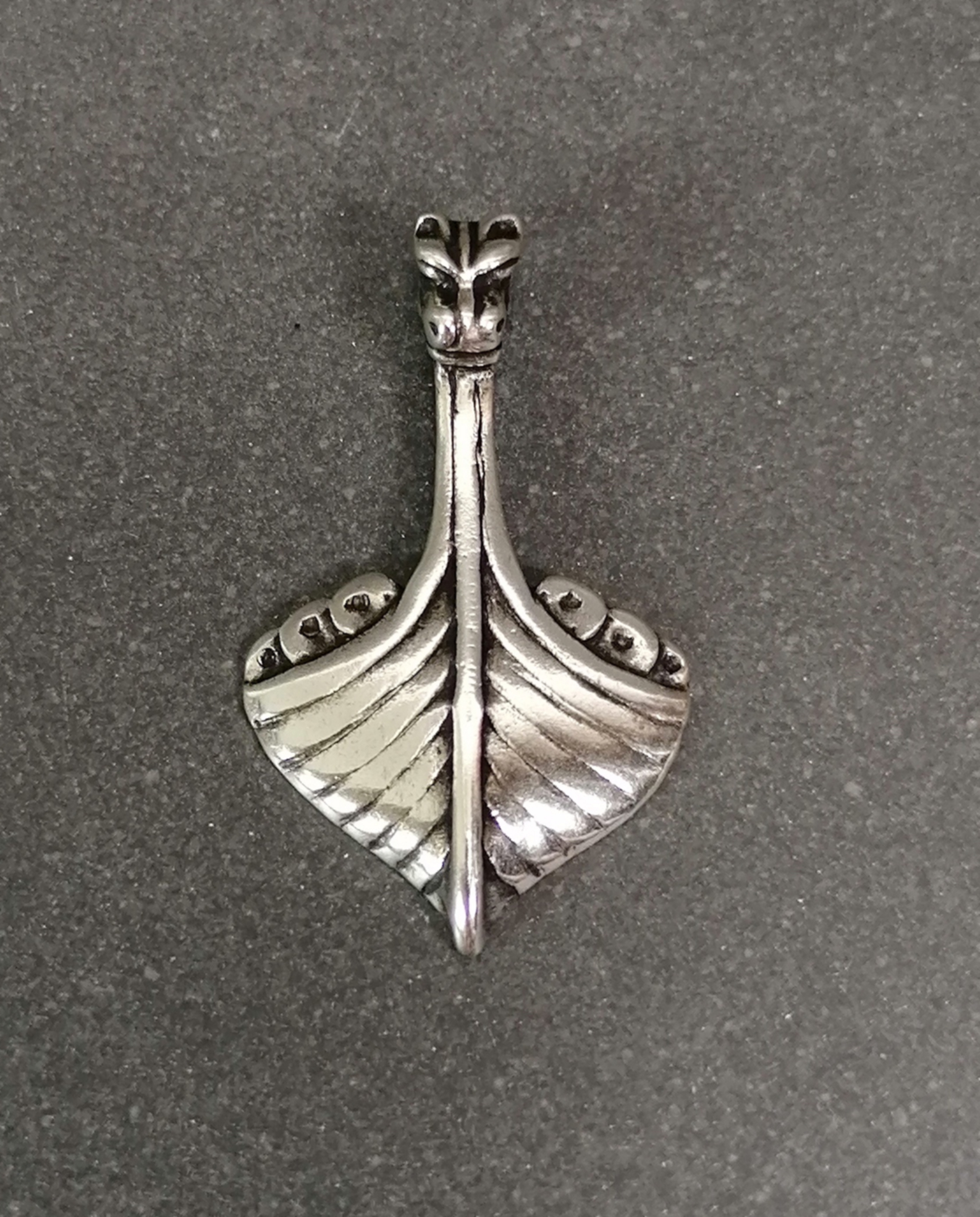 Vikingaskepp Drakhuvud - Hänge i Silver