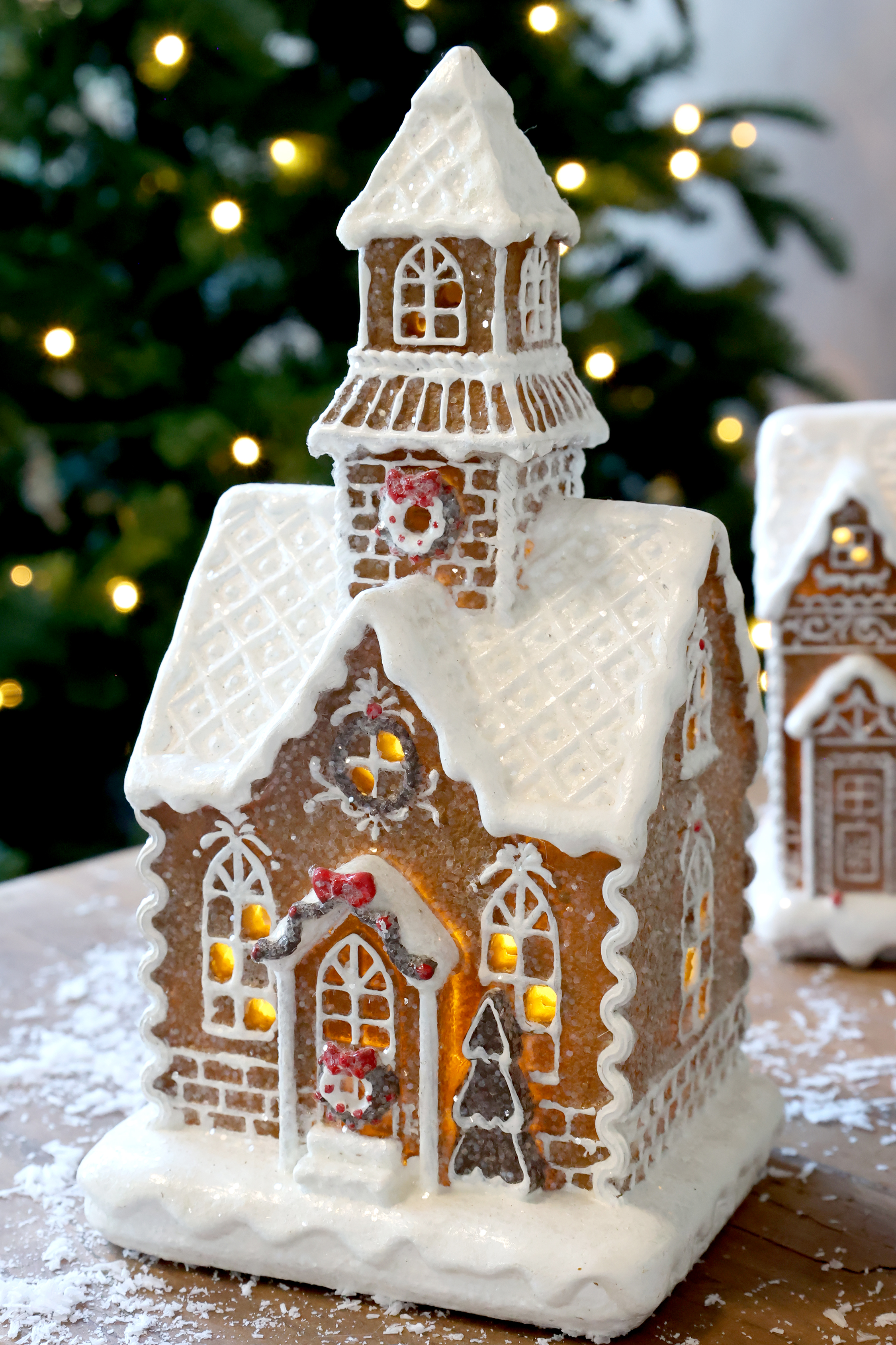 Gingerbread church with LED lighting - 25x13 cm - 2