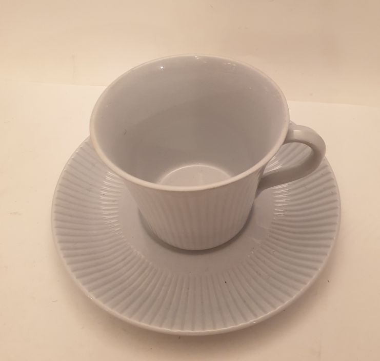 Teacup with saucer grey ribbed - 2