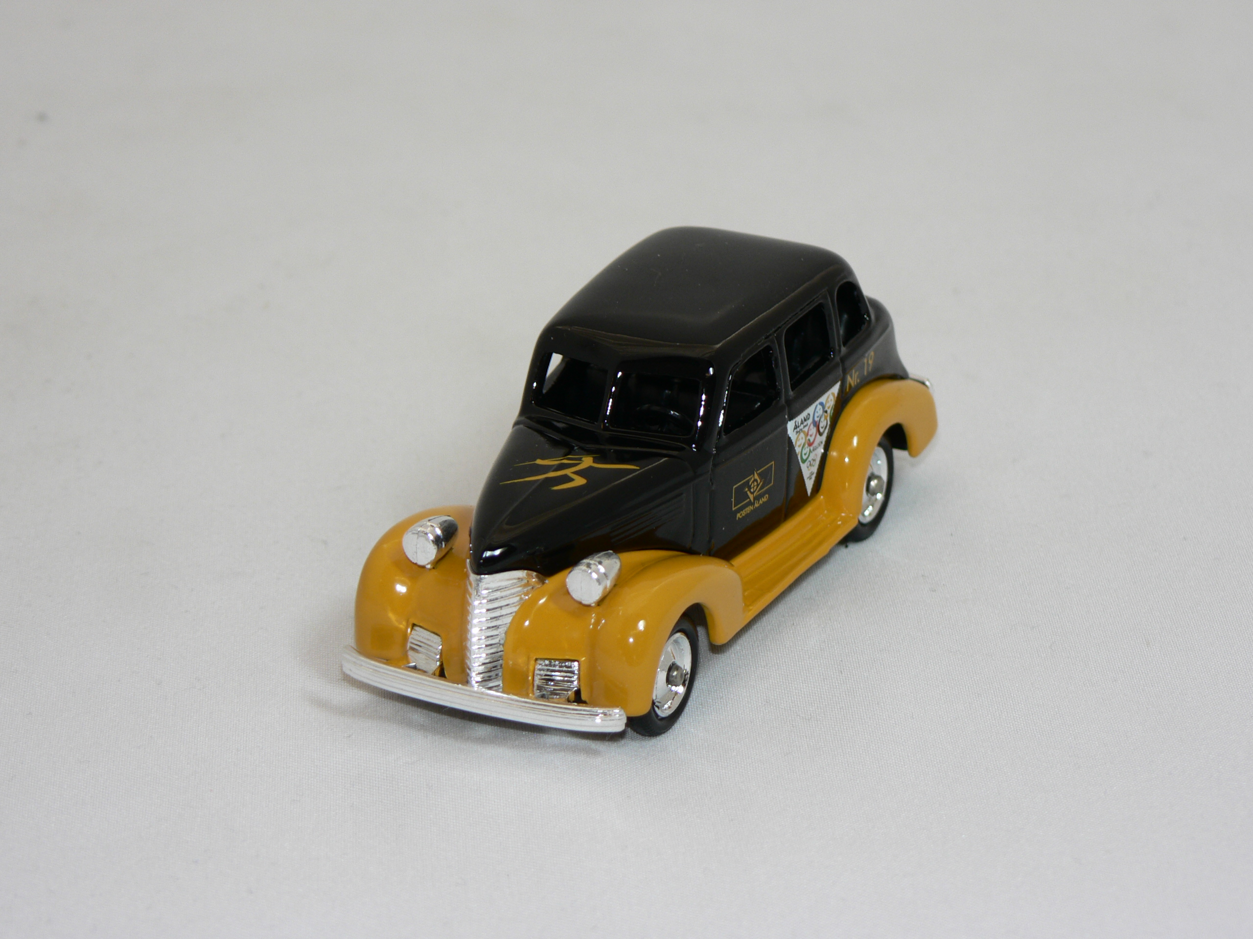 Chevrolet DG 48  1:43  LLedo  (Posten Åland)
