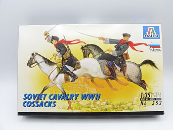 Soviet Cavalry  Cossacks   1:35 Italeri