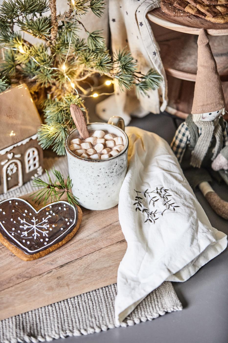 Pepparkakshus för ljus med dörrkrans - 4